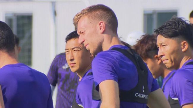 骆风棠沉吟了下：能够嘴里藏毒，关键时刻毫不犹豫就要咬毒身亡的人，不可小觑。